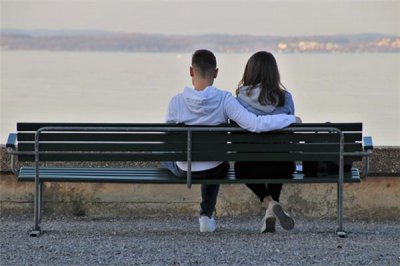 ​女人中午左眼跳12点半什么意思