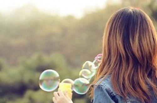 淡淡忧伤的话 走曾经走过的路，唱曾经唱过的歌