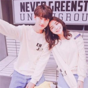 ​毕业前朋友圈说说(33句)：只品茶香不问俗情…