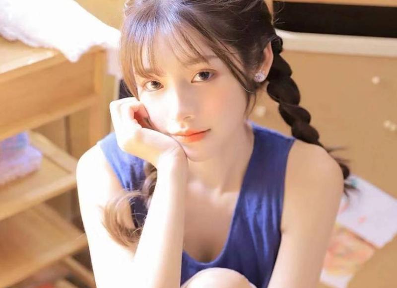 文案抖音简介海报（抖音简介文案干净短）