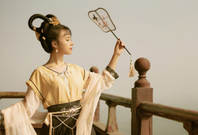 ​化作春泥更护花